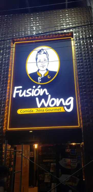Letrero luminoso instalado para Fushion Wong